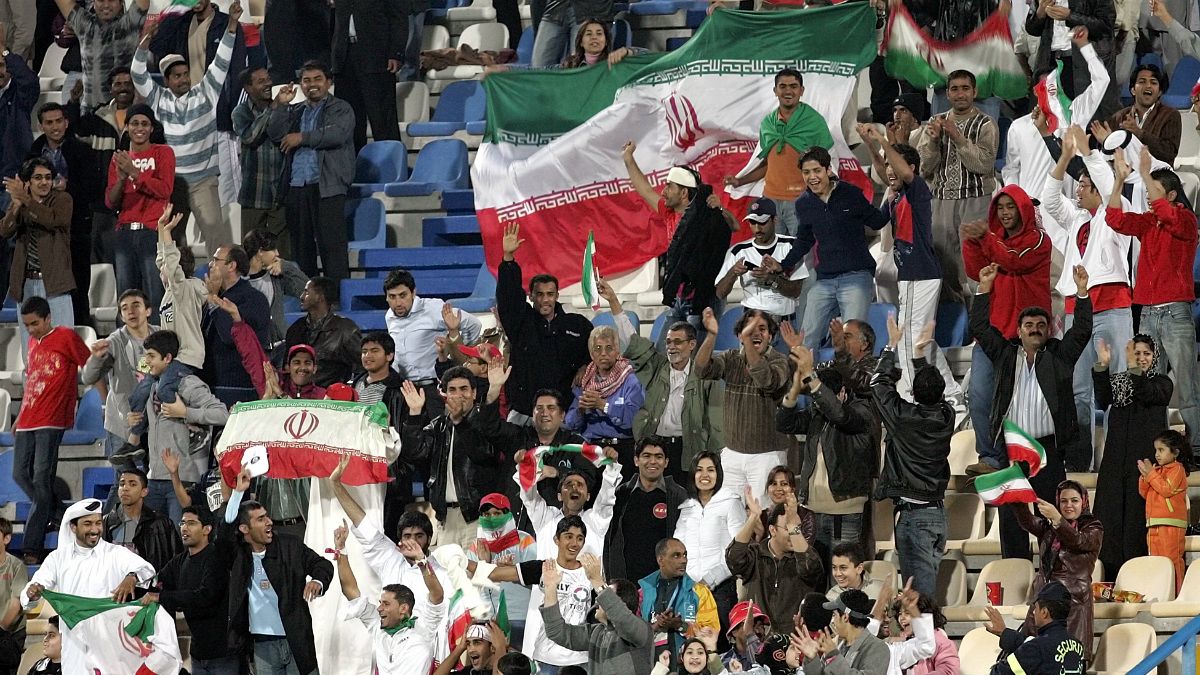 تماشاگران ایرانی در بازی ایران و کره شمالی، دوحه قطر ۲۰۰۶ میلادی