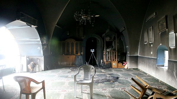 Doğu Kudüs'te Yahudi yerleşimciler tarafından ateşe verilen Bedriye Camisi Doğu Kudüs'te Yahudi yerleşimciler tarafından ateşe verilen Bedriye Camisi