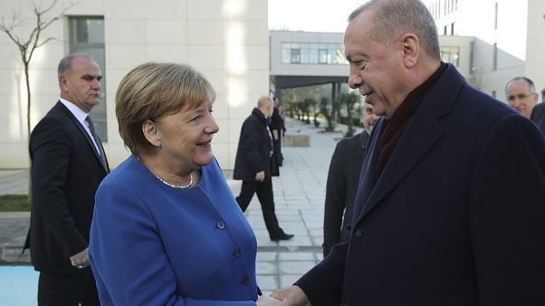 الطيب رجب أردوغان خلال إستقباله للمستشارة الألمانية أنجيلا ميركل لتدشين الجامعة التركية الألمانية الجديدة الطيب رجب أردوغان خلال إستقباله للمستشارة الألمانية أنجيلا ميركل لتدشين الجامعة التركية الألمانية الجديدة