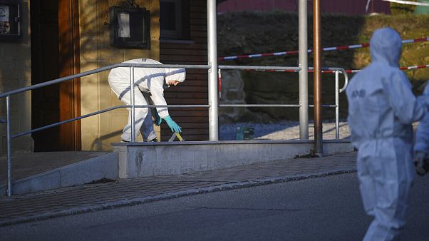 Forensiker arbeiten nach einer Schießerei in Rot am See Forensiker arbeiten nach einer Schießerei in Rot am See
