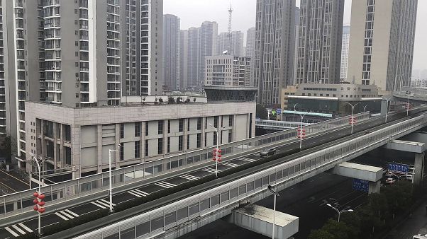 مدينة ووهان الصينية شبه خالية في اليوم الثاني من العزل مدينة ووهان الصينية شبه خالية في اليوم الثاني من العزل
