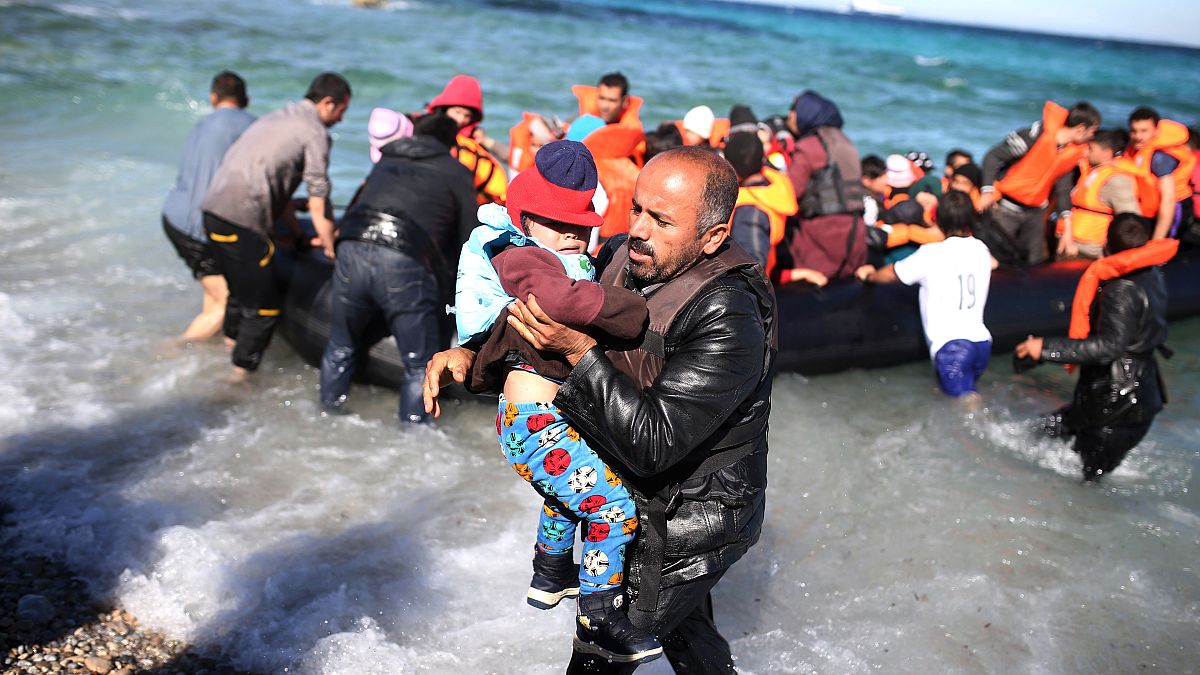 Yunan adalarına ulaşan göçmenler