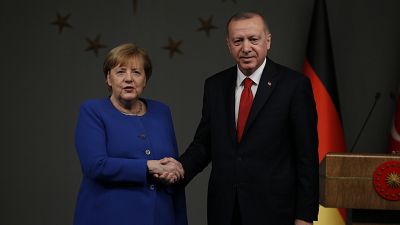 Líbia e dos refugiados sírios dominam encontro de Merkel e Erdogan