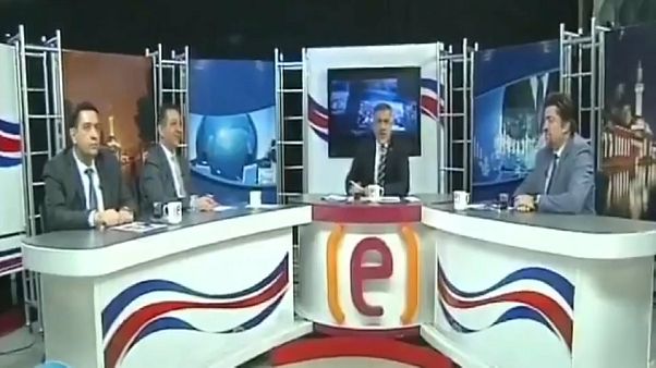 Elazığ'daki deprem anı canlı yayında stüdyolara yansıdı Elazığ'daki deprem anı canlı yayında stüdyolara yansıdı