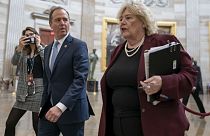 دموکرات‌ها در سنا: ترامپ را برکنار کنید وگرنه باز خیانت می‌کند