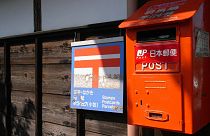 پستچی ژاپنی ۲۴ هزار نامه و بسته پستی را به خانه‌اش برده بود