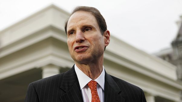 Demokrat senatör Wyden: Kaşıkçı cinayeti hakkındaki gizli belgelerin açıklanması için çalışacağım Demokrat senatör Wyden: Kaşıkçı cinayeti hakkındaki gizli belgelerin açıklanması için çalışacağım