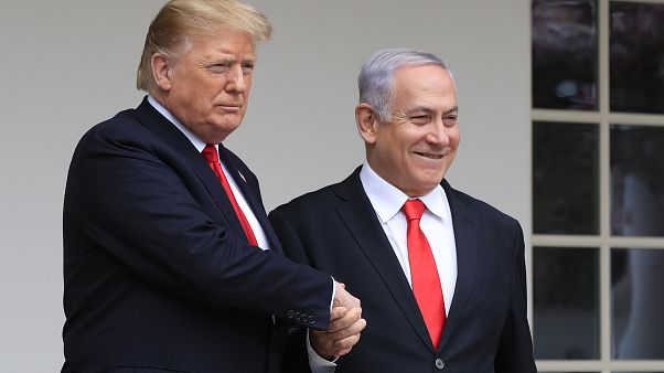 ABD Başkanı Trump: 'Orta Doğu'ya barış planı "Yüzyılın Anlaşması"nı gelecek salı açıklayacağım' ABD Başkanı Trump: 'Orta Doğu'ya barış planı "Yüzyılın Anlaşması"nı gelecek salı açıklayacağım'