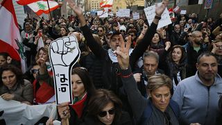 Libaneses comemoram 100 dias de protestos