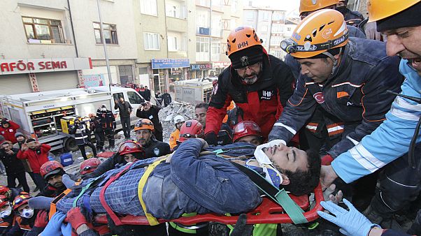 Aumenta o número de vítimas mortais do sismo na Turquia Aumenta o número de vítimas mortais do sismo na Turquia