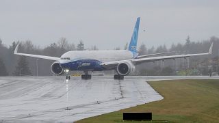 طائرة بوينغ الجددية من فئة (777X) خلال اختبار تحليق في رحلتها الأولى الجمعة بواشنطن. 24/01/2020