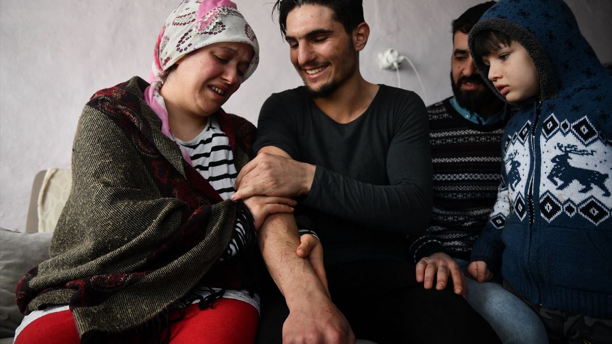 Suriyeli gençle enkazdan çıkardığı Elazığlı çift buluştu: O bizim Hızır'ımız