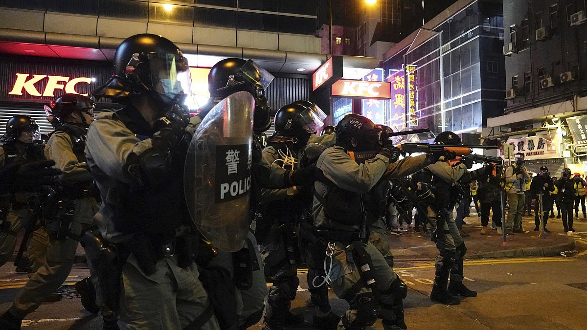Hong Kong: Clashes on anniversary of snack stand dispute  