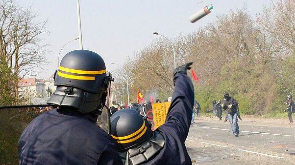 فرانسه به عنوان آخرین کشور اروپایی کاربرد نارنجک ضد شورش را ممنوع میکند فرانسه به عنوان آخرین کشور اروپایی کاربرد نارنجک ضد شورش را ممنوع میکند
