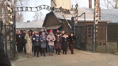 Los supervivientes claman contra la indiferencia en el 75 aniversario de la liberación de Auschwitz