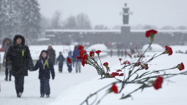 С.-Петербург отметил годовщину полного освобождения от блокады С.-Петербург отметил годовщину полного освобождения от блокады