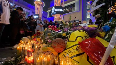 Devant le Staples Center, Los Angeles rend hommage à sa légende, Kobe