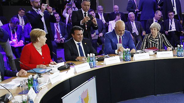 Πίεση της Μέρκελ για ένταξη Βόρειας Μακεδονίας και Αλβανίας Πίεση της Μέρκελ για ένταξη Βόρειας Μακεδονίας και Αλβανίας