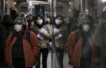 أول وفاة في بكين جراء فيروس كورونا المستجدّ وتهديد الوباء "مرتفع" دولياً