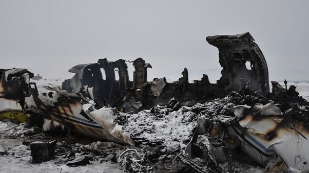 Afganistan'ın Gazne vilayetinde düşen uçağın enkazı Afganistan'ın Gazne vilayetinde düşen uçağın enkazı