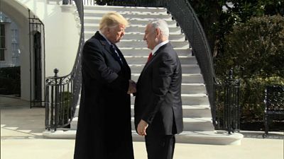 Trump und Netanjahu begrüßen sich