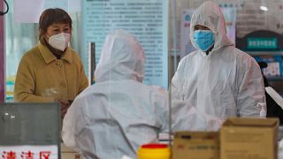 Çin'de çıkan koronavirüs nedeniyle ölenlerin sayısı artıyor