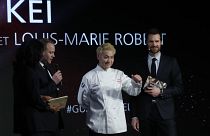 "Мишлен" наградил тремя звездами парижский ресторан японца