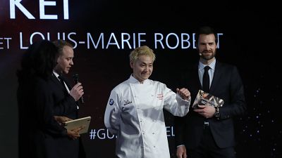 "Мишлен" наградил тремя звездами парижский ресторан японца
