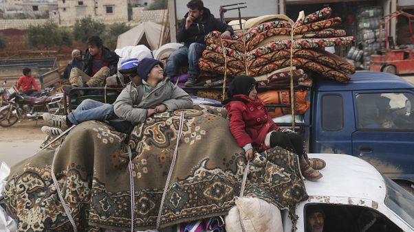 آخرین نبرد ارتش سوریه برای کنترل آخرین سنگر مخالفان مسلح در ادلب؛ هزاران سوری میگریزند آخرین نبرد ارتش سوریه برای کنترل آخرین سنگر مخالفان مسلح در ادلب؛ هزاران سوری میگریزند