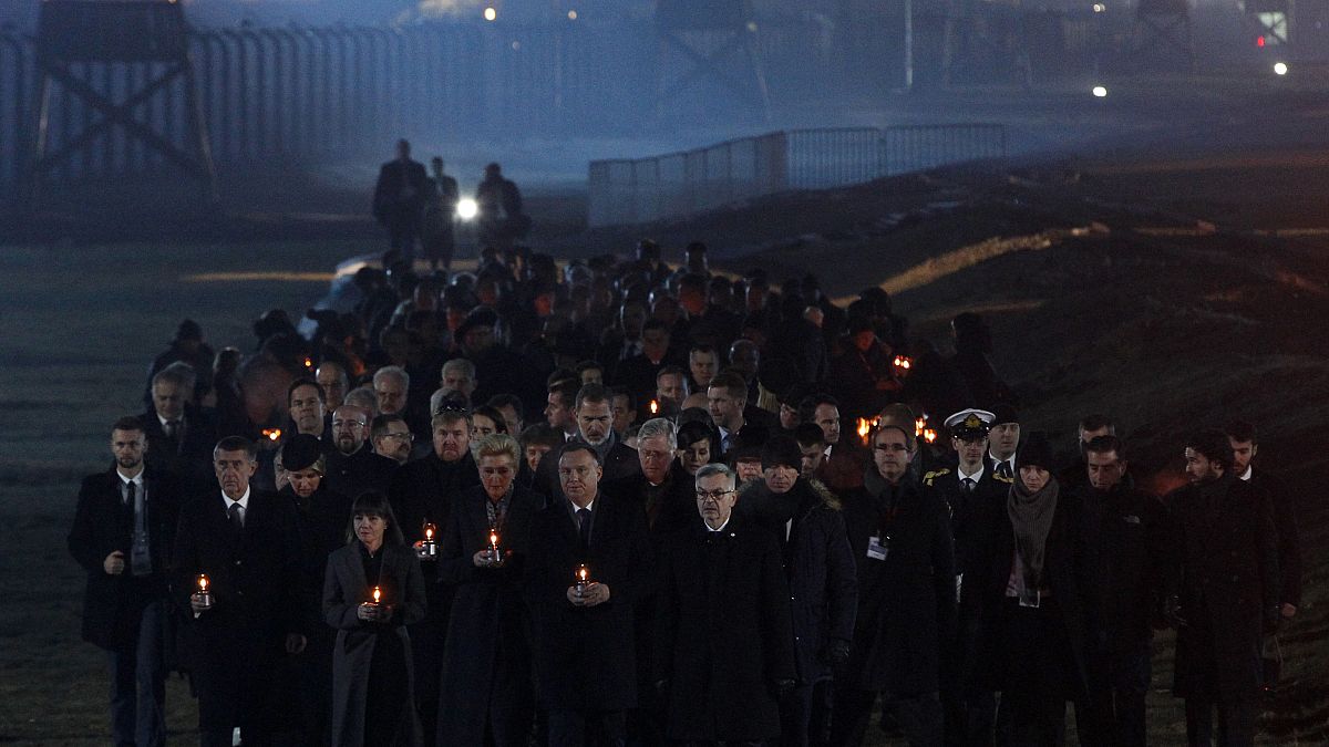 شاهد:  مسيرة على أضواء الشموع للناجين من معسكر "اوشفيتز" في ذكرى المحرقة 