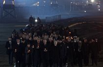 Velas para poner luz en recuerdo de las víctimas en Auschwitz-Birkenau
