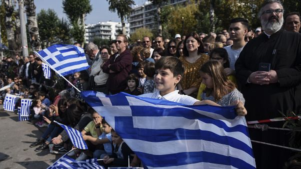 Yunanistan parlamentosu çocuk yardımı tasarısını oyluyor Yunanistan parlamentosu çocuk yardımı tasarısını oyluyor