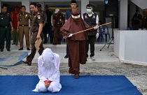 Endonezya'nın Açe kentinde kırbaç cezası