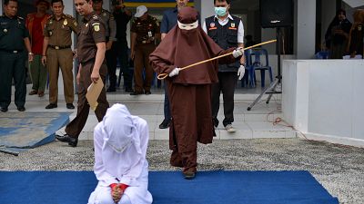 Endonezya'nın Açe kentinde kırbaç cezası
