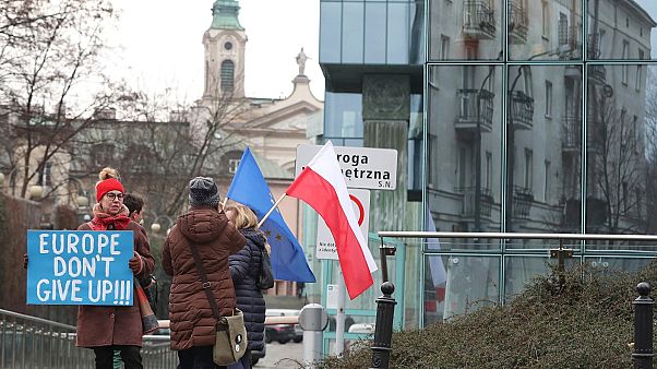 „Európa, ne add fel” – üzenik Varsóból Věra Jourová látogatása alatt „Európa, ne add fel” – üzenik Varsóból Věra Jourová látogatása alatt