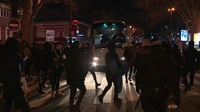 ویدئو؛ نیروی ویژه پلیس فرانسه پناهجویان خیابان خواب پاریس را جمع کرد