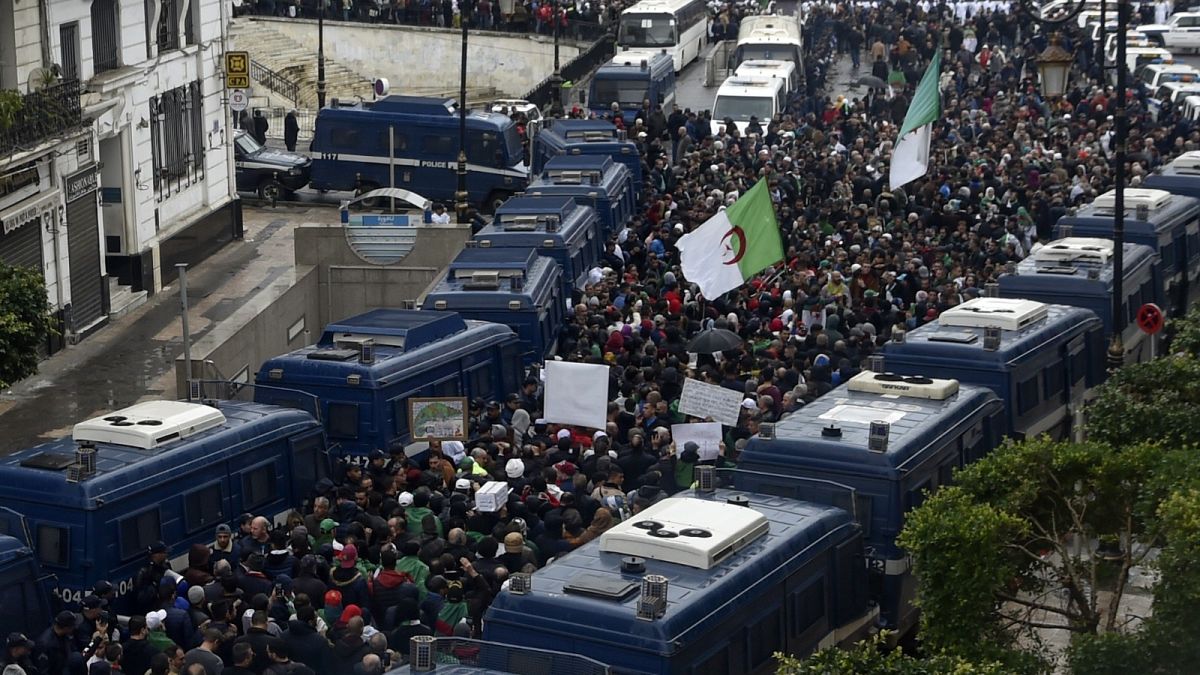 هيومن رايتس ووتش: تواصل قمع الحراك في الجزائر رغم وعود الحوار التي أطلقها الرئيس تبون