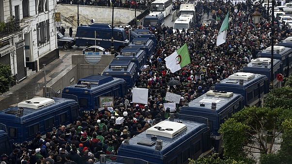 هيومن رايتس ووتش: تواصل قمع الحراك في الجزائر رغم وعود الحوار التي أطلقها الرئيس تبون هيومن رايتس ووتش: تواصل قمع الحراك في الجزائر رغم وعود الحوار التي أطلقها الرئيس تبون