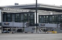  Berlin'de 9 yıldır açılışı ertelenen Brandenburg Havaalanı son testler için 20 bin gönüllü arıyor