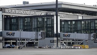  Berlin'de 9 yıldır açılışı ertelenen Brandenburg Havaalanı son testler için 20 bin gönüllü arıyor