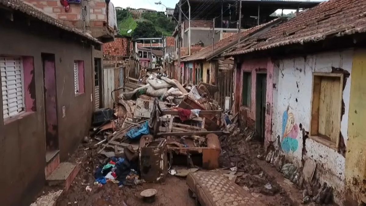 В Бразилии растет число жертв наводнений и оползней 
