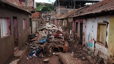 Földcsuszamlások temetnek be egész településeket Brazíliában