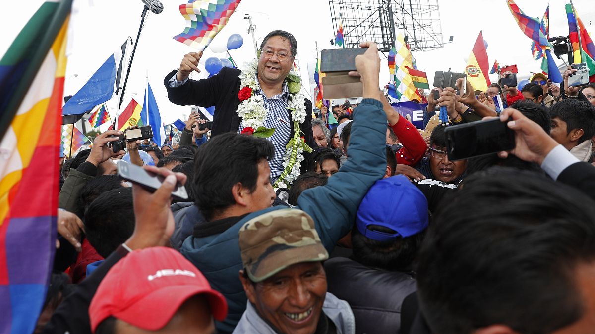 Luis Arce, el candidato de Evo Morales, a su llegada a Bolivia
