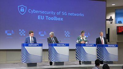 Οδηγίες της ΕΕ για το 5G χωρίς «μπλόκο» στην Huawei