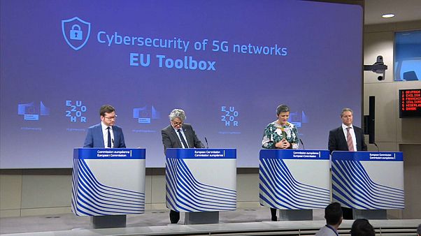 ЕС допустит Huawei к сети 5G ЕС допустит Huawei к сети 5G