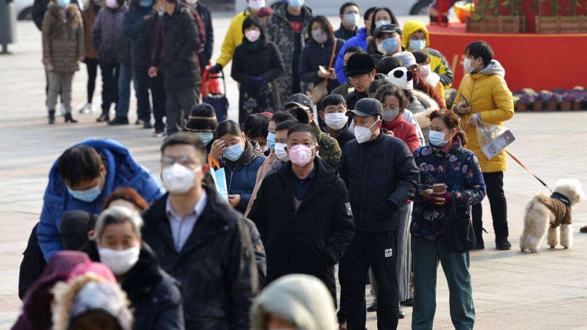 Koronavírus: megkezdték a 600 Kínában rekedt európai kimenekítését