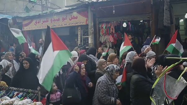 جانب من المظاهرة جانب من المظاهرة