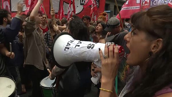 La cámara baja argentina aprueba reestructurar la deuda La cámara baja argentina aprueba reestructurar la deuda