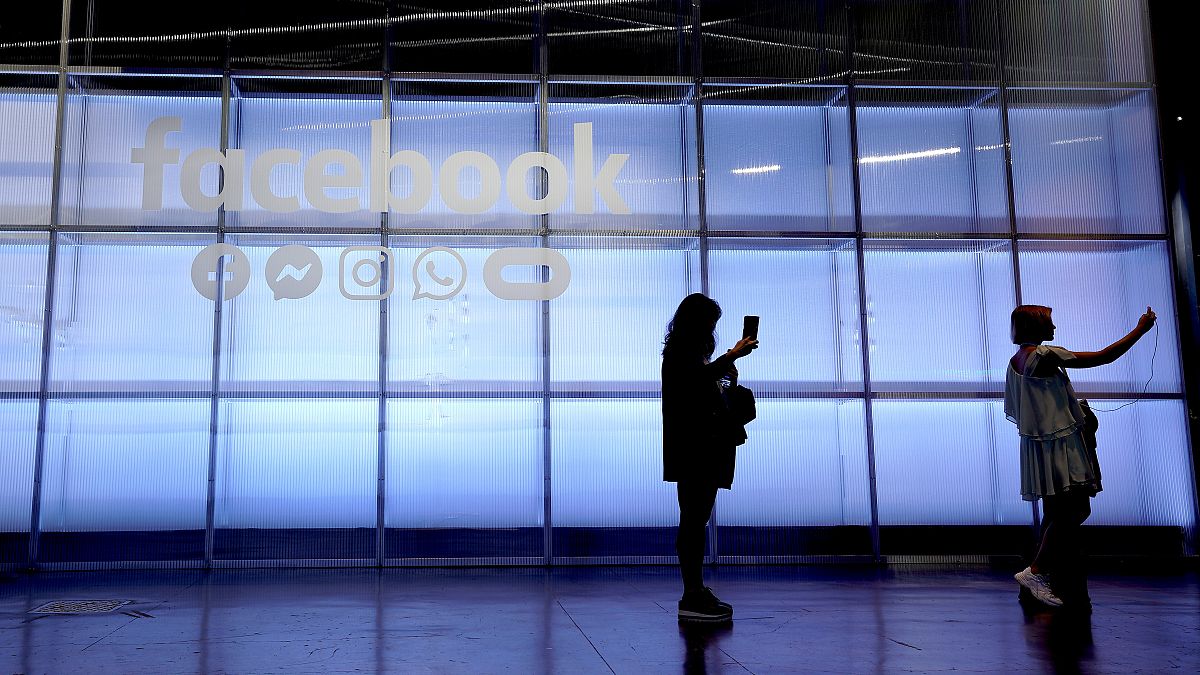 Facebook tarihinin en düşük büyüme hızına imza attı