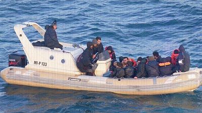 Életüket kockáztató bevándorlók a La Manche csatornán